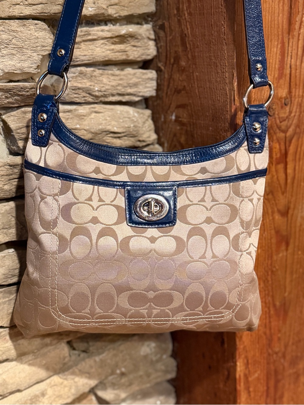 Coach Beige Signature Canvas Swingpack Shoulder Crossbody Bag Navy Patent Trim